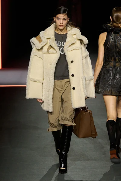 Look 35